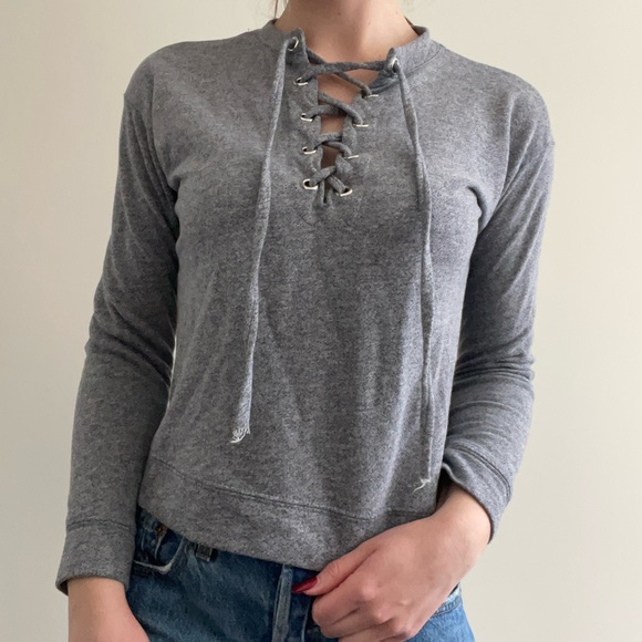 Cute and casual sweater. - Picture 1 of 3